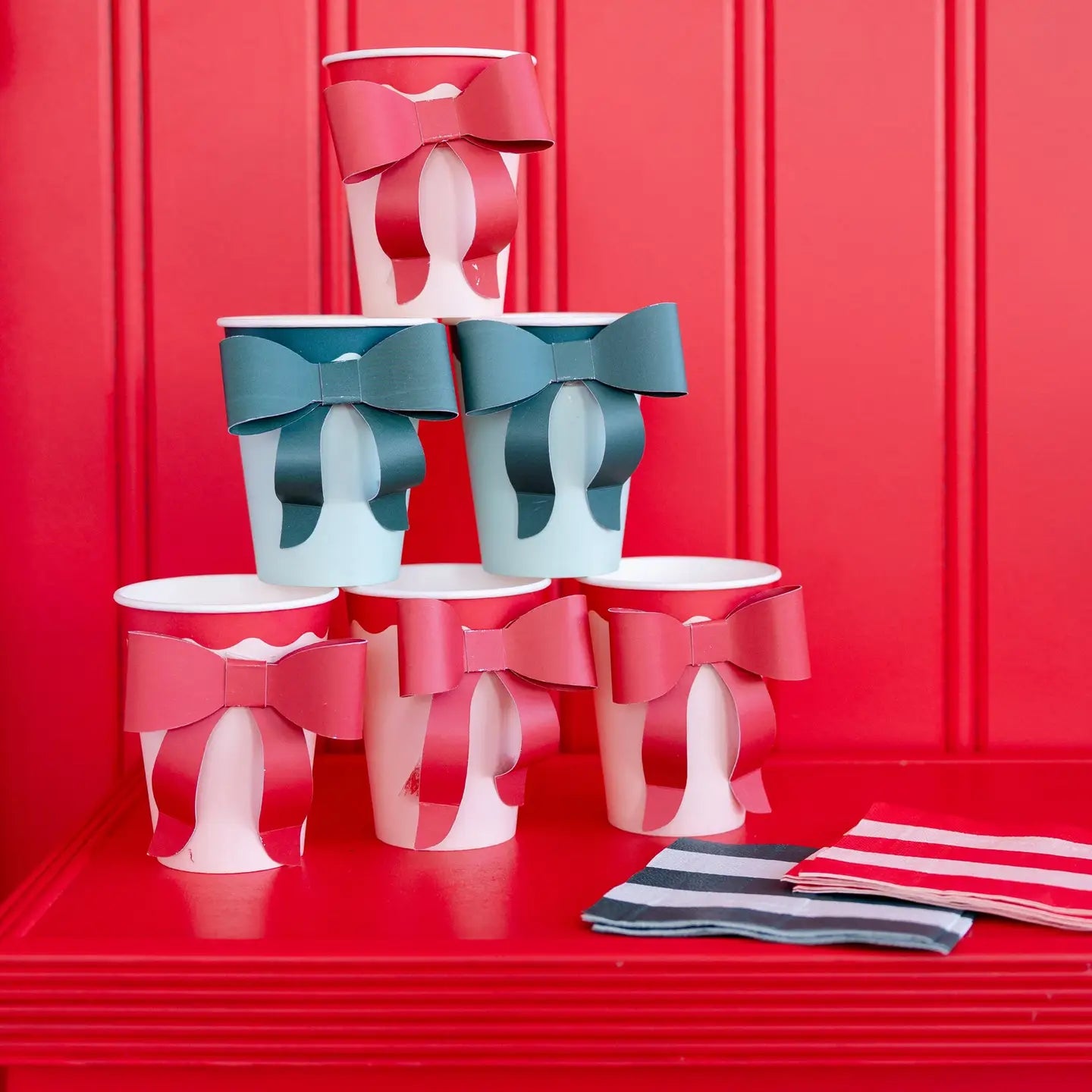 Red and Pink Bow Paper Cups